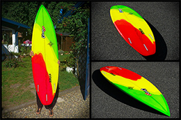Planche de surf couleurs rasta